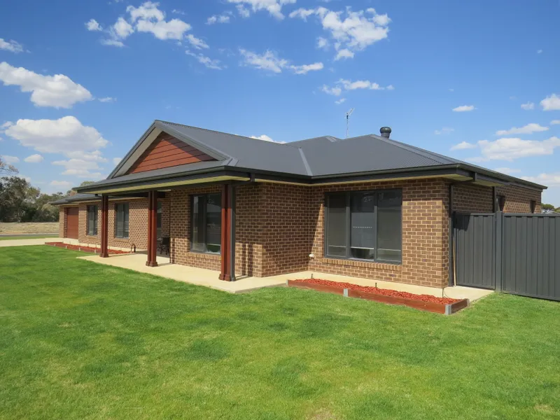 New Executive Home in Lakeside Estate