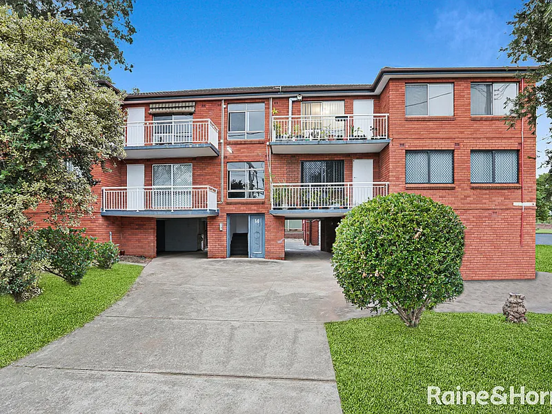 3 Bedroom unit, Perfect Location, Won't let you down!