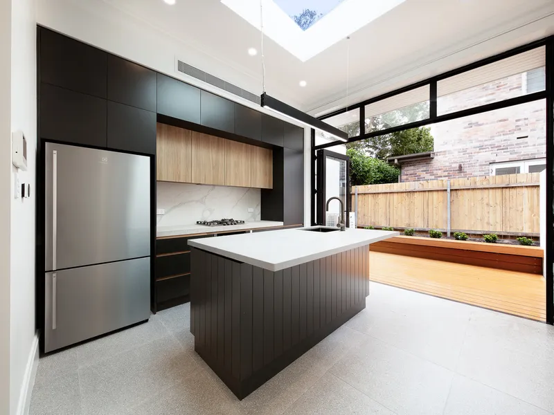 Urbane Fully Renovated Terrace in Excellent Location