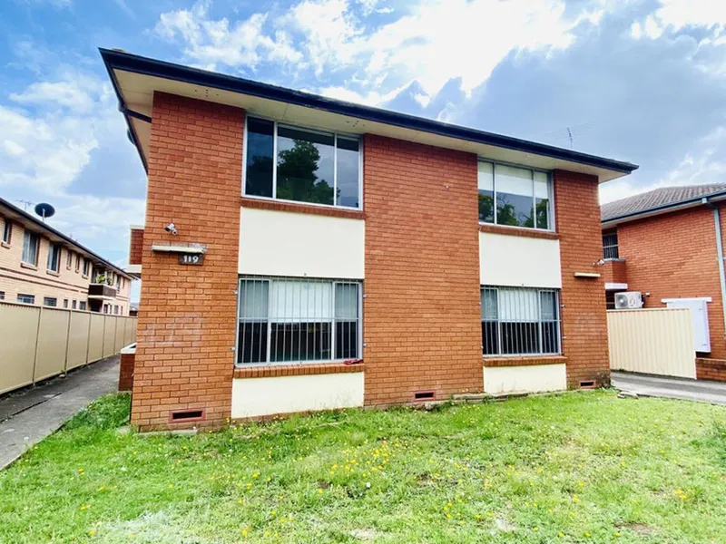 1ST FLOOR UNIT IN LONGFIELD