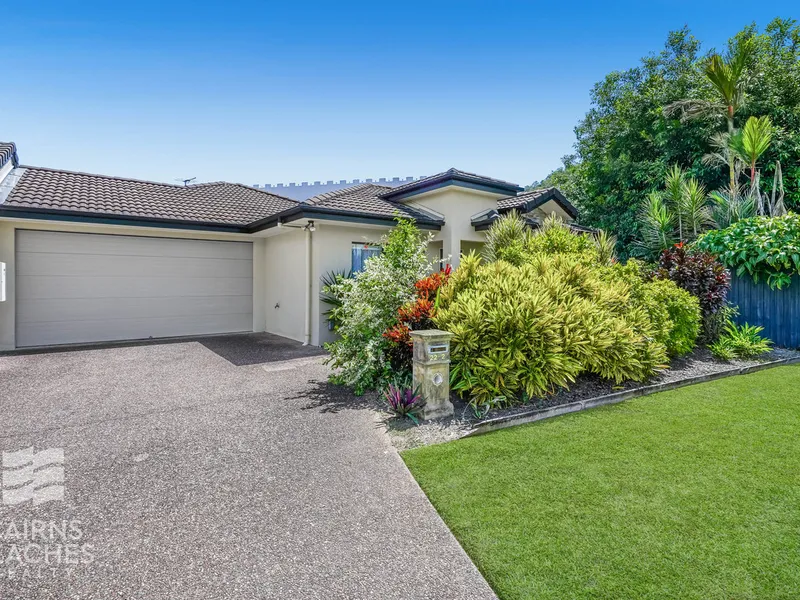 Half Duplex with Spacious Yard and Plunge Pool!!