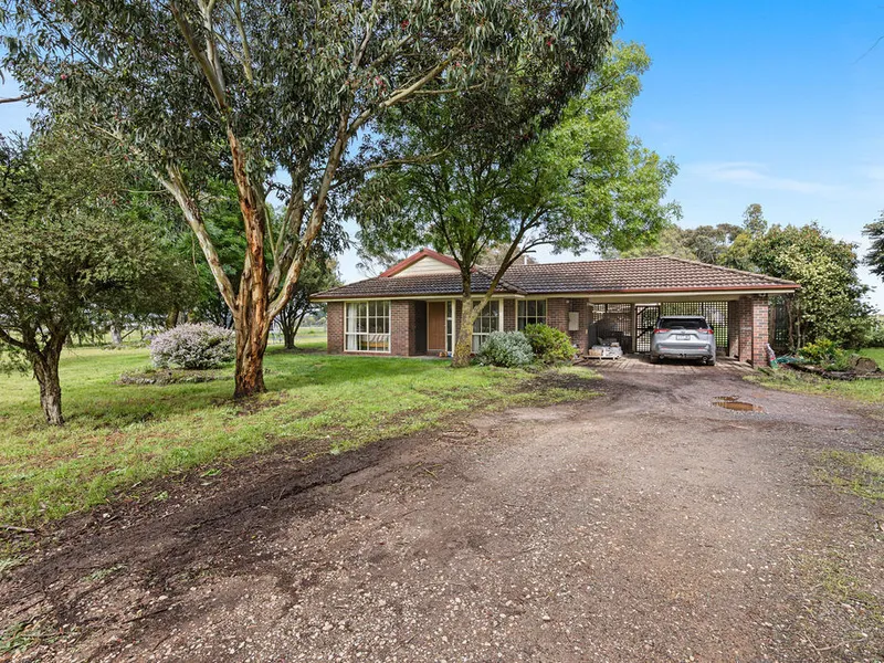 Spacious Lifestyle Property On Ballarat Fringe