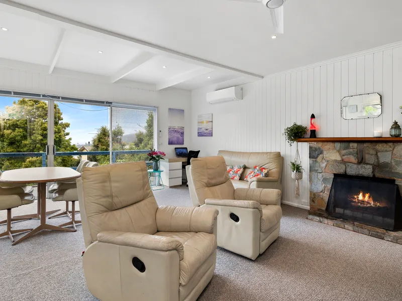 CHARMING COTTAGE WITH EXCEPTIONAL POTENTIAL!
