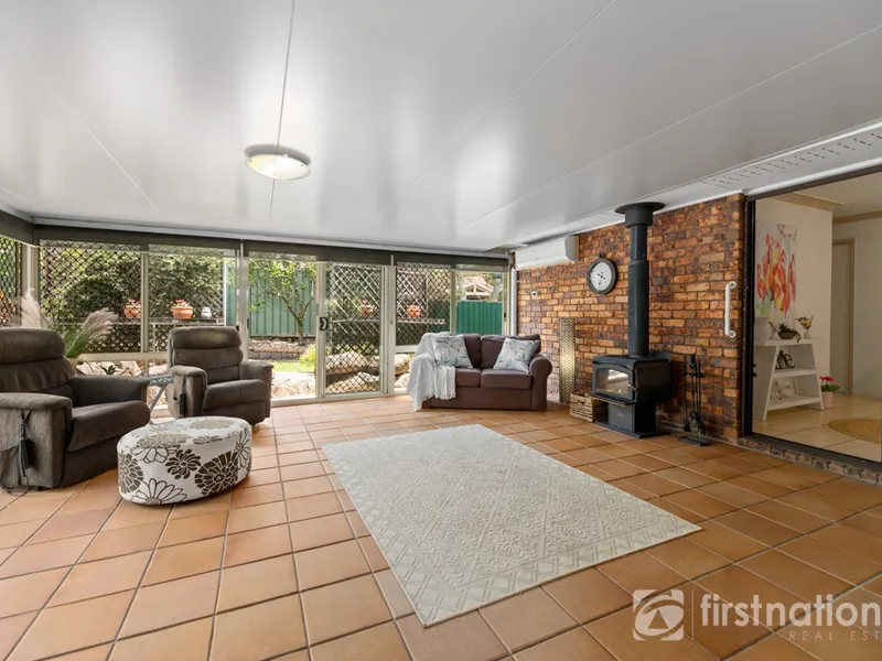 NEAT & TIDY WELL PRESENTED HOME IN QUIET CUL-DE-SAC LOCATION.