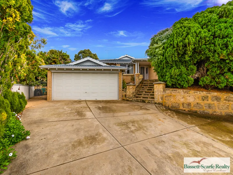 BIG FAMILY HOME on 1103sqm Beachside Block!