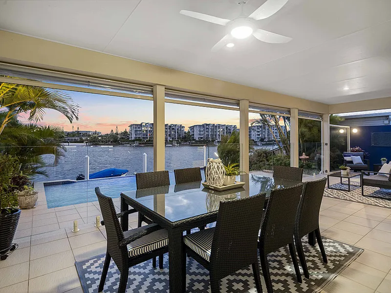 Executive Waterfront  Lifestyle Home  - Relax by The Water -Just Bring the Boat