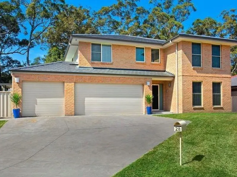 MODERN FAMILY HOME IN CUL-DE-SAC