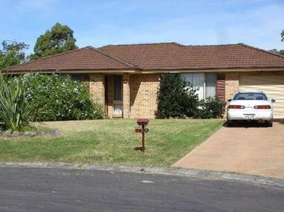 3 BEDROOM, SINGLE LOCK UP GARAGE & FENCED YARD! *PETS ON APPLICATION*