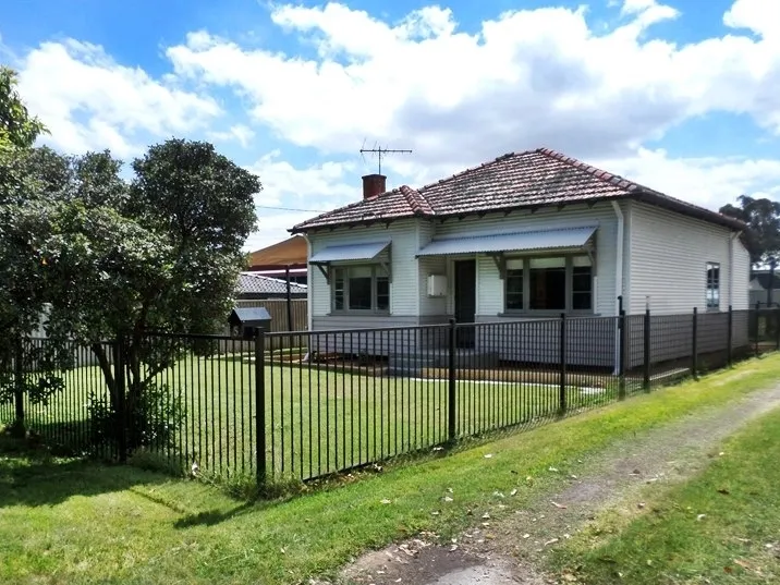 COSY RENOVATED COTTAGE on a 911smq block
