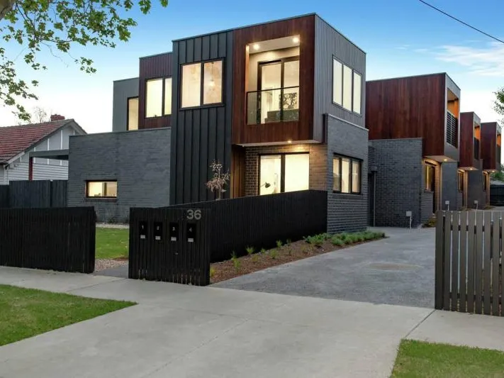 LUXURY LIVING IN HEIDELBERG HEIGHTS