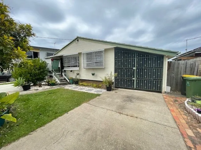 CHARMING LOWSET HOME IN THE HEART OF KIPPA-RING - LOADS OF POTENTIAL