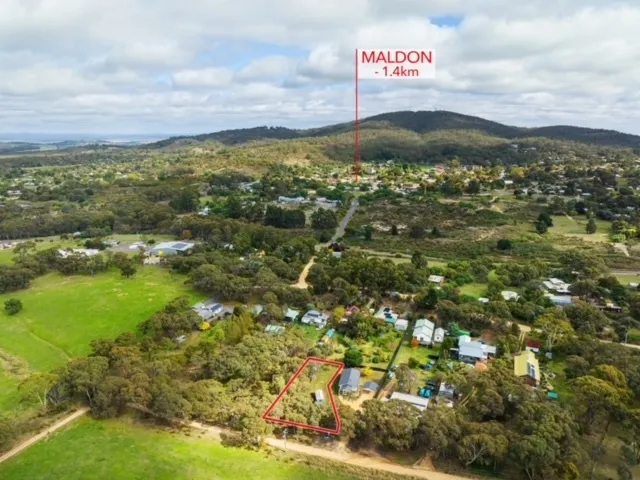 PRIVATE AND FLAT BUILDING BLOCK, WALKING DISTANCE TO TOWN WITH BEAUTIFUL RURAL OUTLOOK!