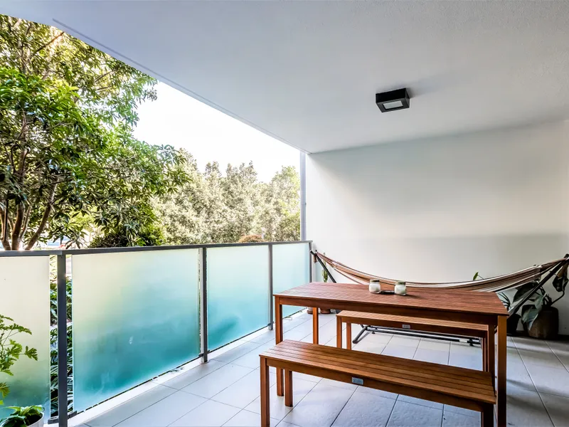 Spacious One Bedroom - GREAT SIZE BALCONY!