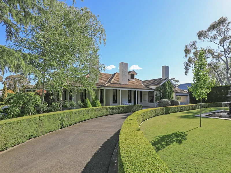 HITHER GREEN  Elegant Architectural Design - Exclusive Mountain Address