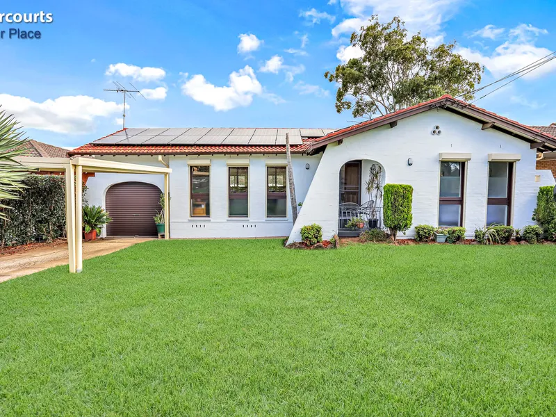 Showing casing the beautiful 42 Thrift Street Colyton!