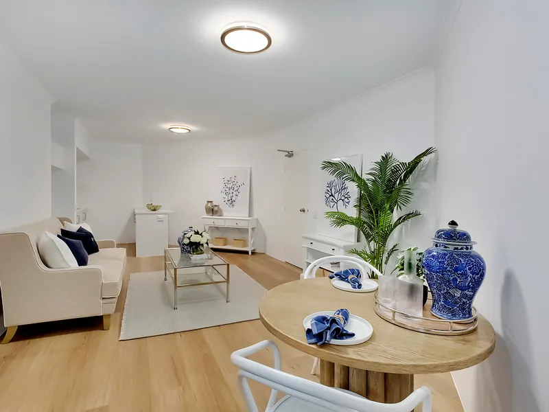 Easy access one-bedroom apartment with spacious courtyard