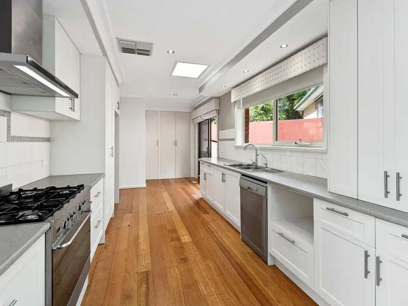 TASTEFULLY RENOVATED FAMILY HOME!