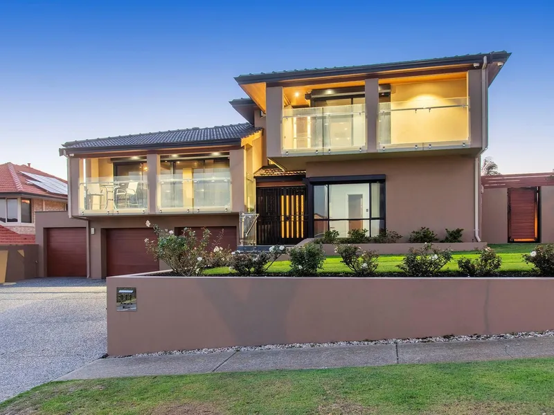 ULTIMATE LUXURY FOR YOUR PLEASURE-LOVING FAMILY!