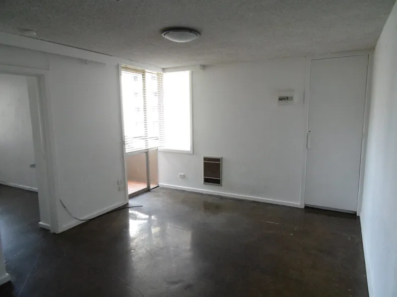 One bedroom in the heart of the city freshly painted
