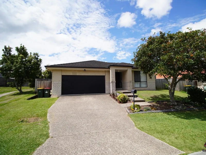 Beautiful 4 bedroom family home with 6.6kw solor panel installed