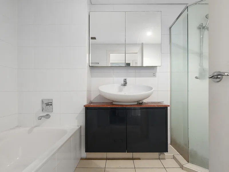 3 Bedroom Apartment with Private Rooftop Terrace!