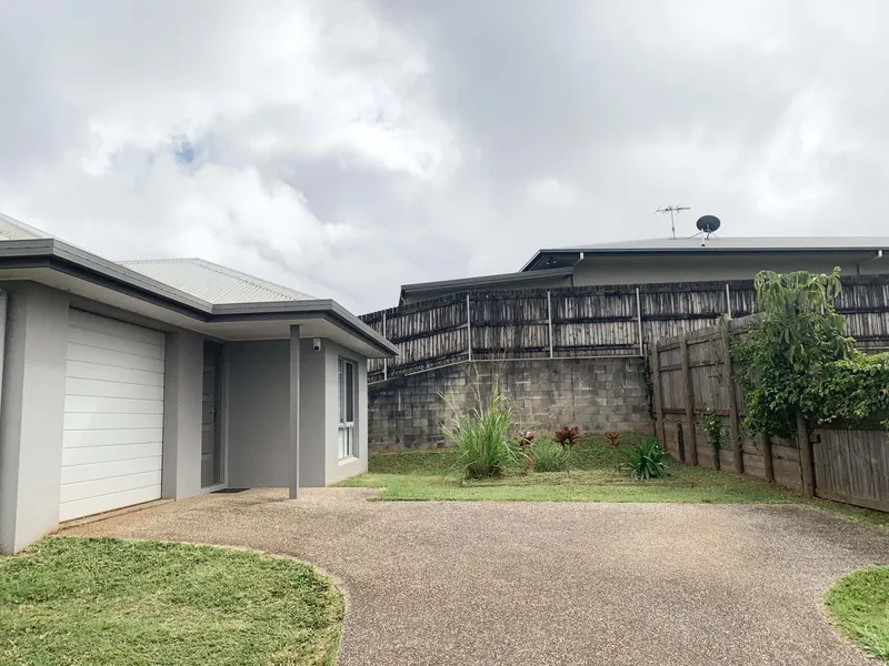 LOW MAINTENANCE - LIKE NEW