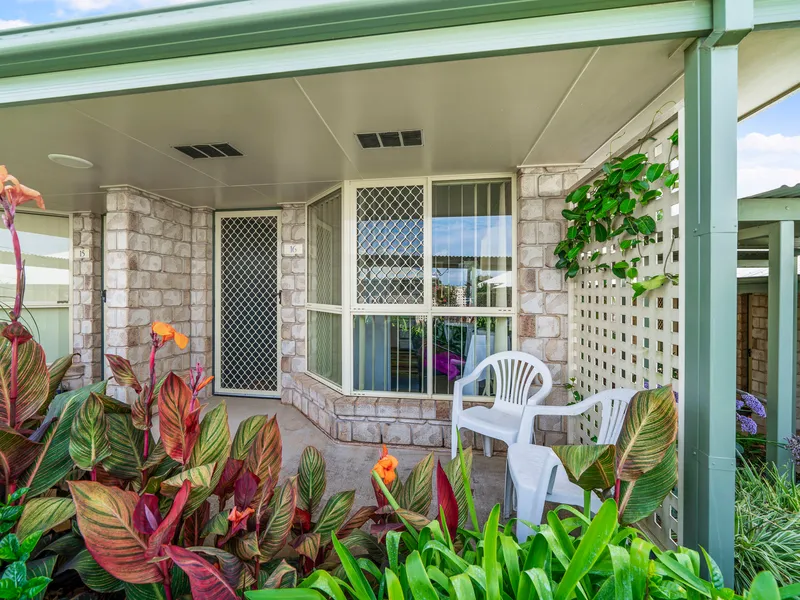 Beautiful one bedroom corner unit in Village Life