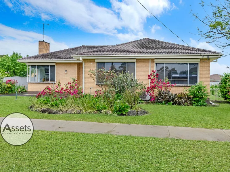 Charming home with Plenty to Offer