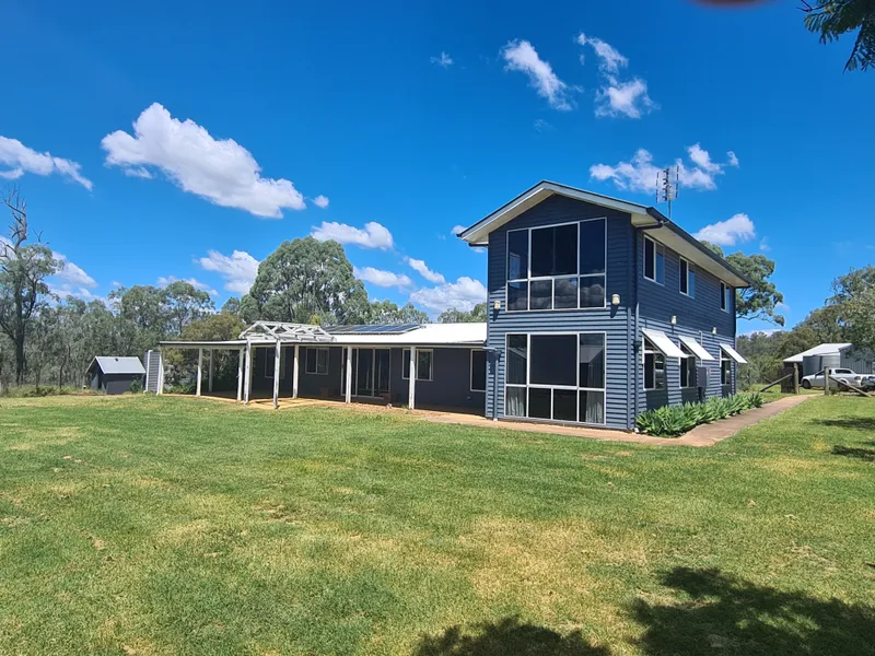 Horses, Cattle, Lake Views...All on Toowoomba's Doorstep!