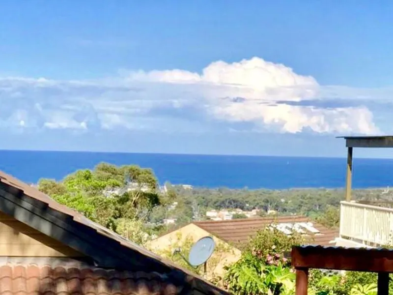 Oceanviews 2 bedroom apartment on Sydney Northern Beaches.