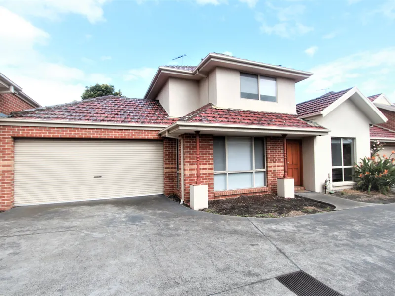 4 BEDROOM TOWNHOUSE - HOP, SKIP AND JUMP TO CLAYTON CENTRAL Semi-furnished.