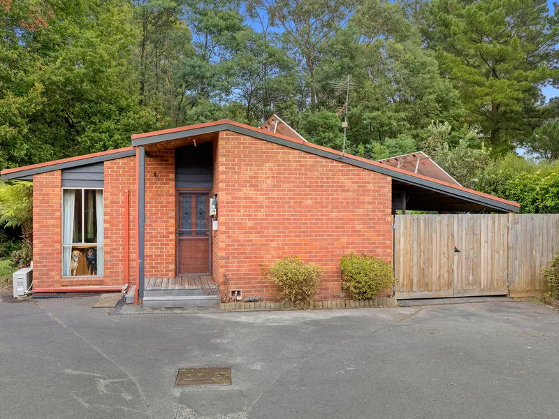 Convenient low maintenance living in a prime location - walk to everything! 