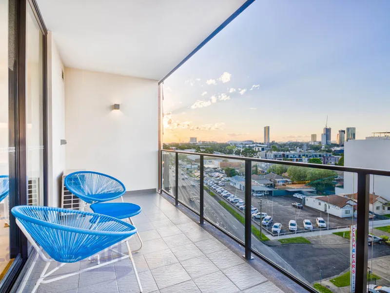 Brand New One bedroom with Fantastic View from Level 7