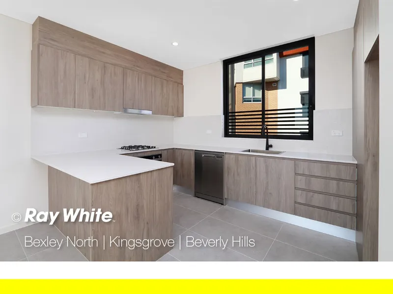 LARGE NEAR NEW UNIT WITH OUTLOOK