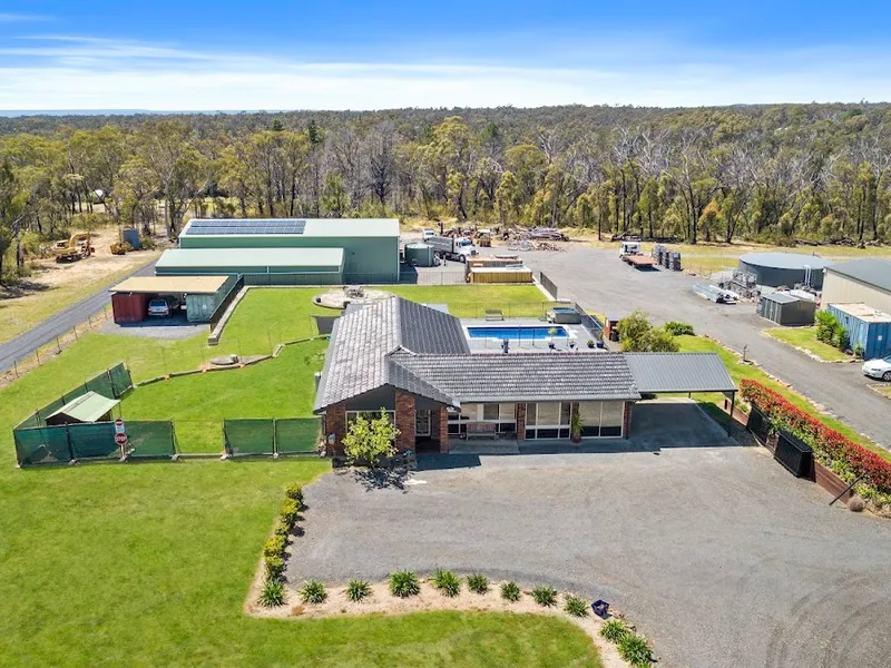 Spacious Home, Wet Bar, Massive Sheds & Rural Bush Setting!