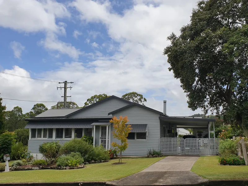 Charming home ideally located to town centre