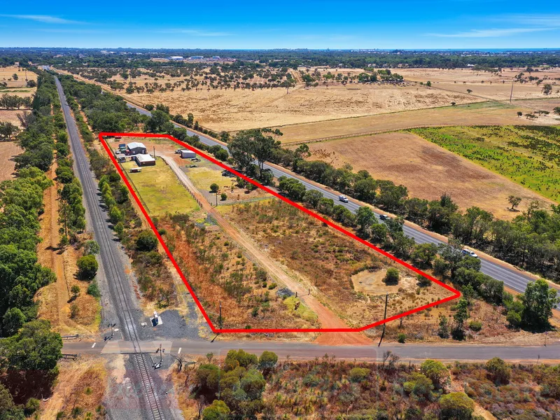Hobby Farm with loads of Potential