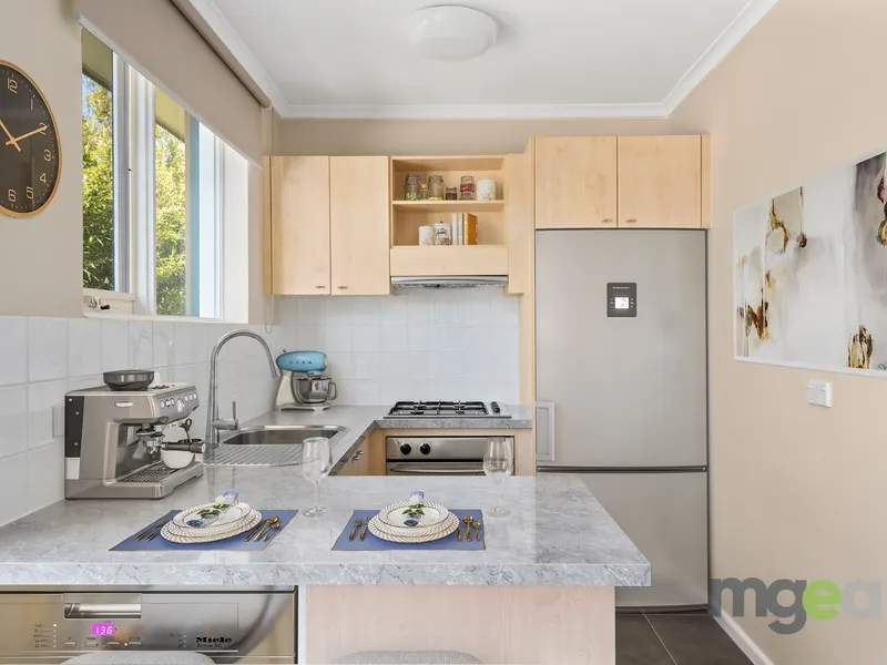 Savour the sunshine, enjoy the cafe culture and love the lifestyle