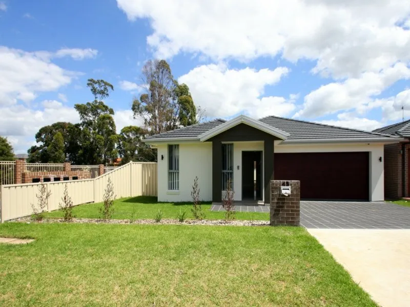 DEPOSIT TAKEN, INSPECTION CANCELLED!!! Well Presented 3 Bedroom House at the Heart of Kellyville Ridge!