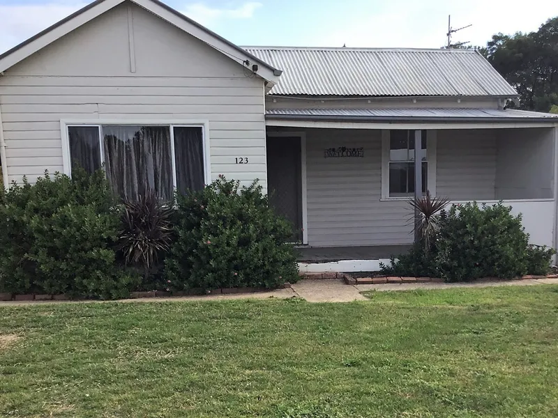 THREE BEDROOM HOME - CLOSE TO TOWN