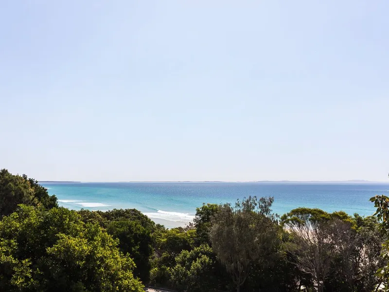 LUXURIOUS BEACHFRONT APARTMENT
