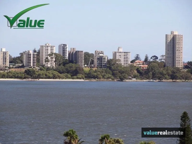 TOP FLOOR - PANORAMIC RIVER VIEWS