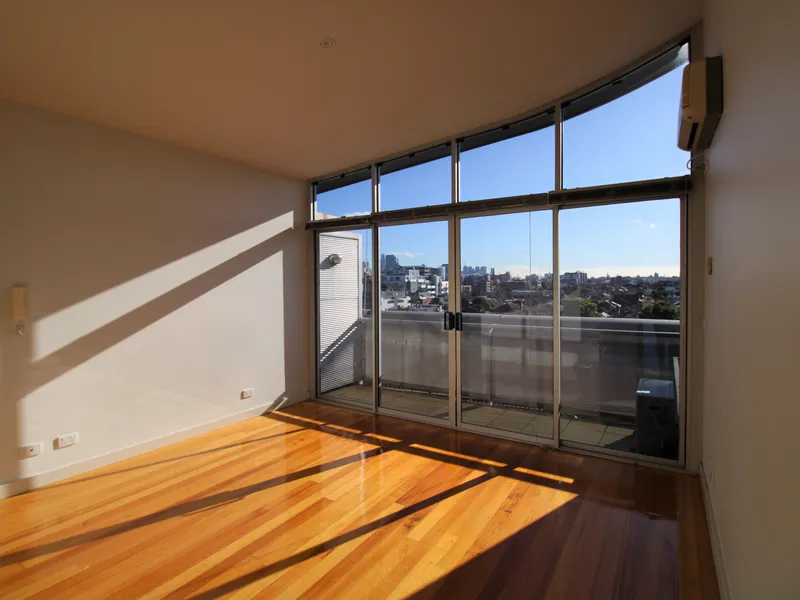 SPLIT LEVEL BEDROOM + LARGE STUDY