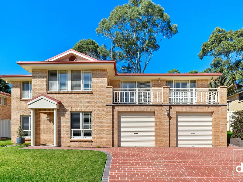 LARGE, LUSH & LEAFY FAMILY HOME IN AN EXCLUSIVE ESCARPMENT ENCLAVE