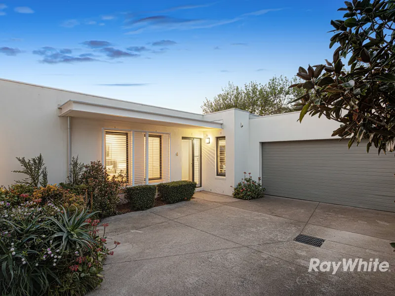 Single-storey retreat with private courtyard