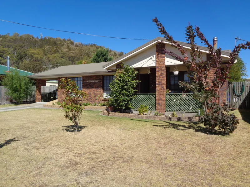 Good, Tidy Brick Home Close to Golf and Bowls Club