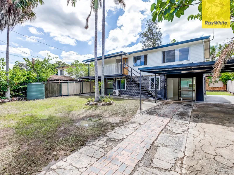 LARGE,  LARGE HOME IN GREAT LOCATION