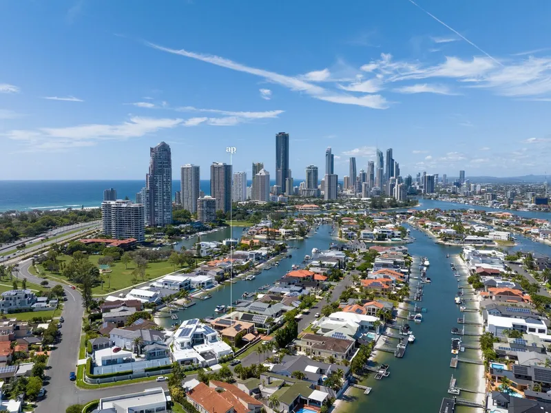 PRIME LOCATION-PARADISE WATERS EAST TO WATER DOUBLE STORY HOME WILL BE SOLD