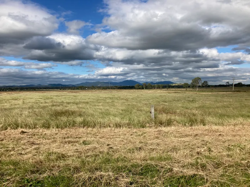 TOP QUALITY ACREAGE CITY VIEWS