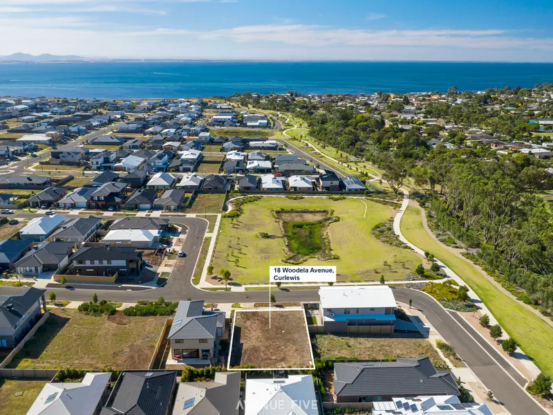 Huge park fronted allotment